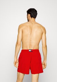Tommy Hilfiger MEDIUM DRAWSTRING - Zwemshorts - primary red