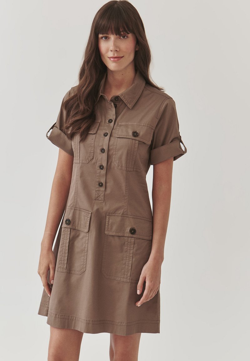 TATUUM SAPRITI - Marškininė suknelė - khaki light