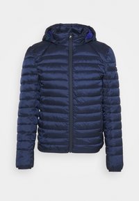 Mørkeblå polstret jakke med hætte, med vandrette quiltede sektioner, lynlås foran og kontrastfarvet foring rundt om hætten.