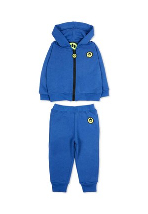 Felpa con cappuccio e zip per bambini di colore blu e pantaloni abbinati con vita elastica, entrambi con toppe a forma di faccina sorridente gialla.