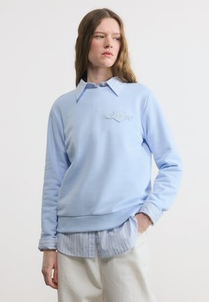 TONAL SHIELD C NECK - Sweater - light blue