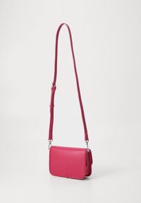 Lacoste FLAP CROSSOVER BAG - Rankinė - bigarreau
