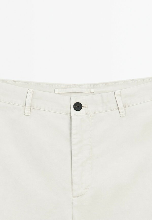 LIGHTWEIGHT BERMUDA - Shorts - sand3