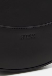 HVISK NOMI RAW STRUCTURE - Kabelka - black jade