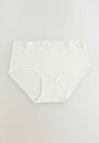 Culottes blanches pour femmes avec une ceinture en dentelle, en tissu lisse, posées à plat sur un fond clair.