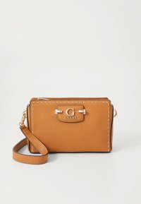 Geantă crossbody din piele sintetică bej, cu cusături albe, accesorii aurii și o plachetă cu logo. Dispune de o curea detașabilă și închidere cu fermoar.
