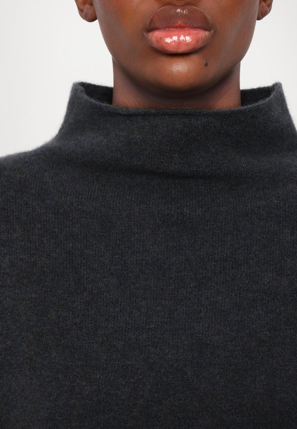 MIKA FUNNELNECK - Jumper2