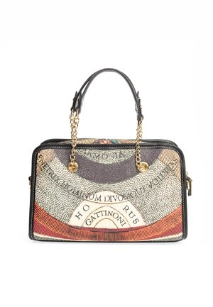 Schwarze und mehrfarbige Handtasche mit strukturierter Oberfläche, goldenen Kettenakzenten, zwei oberen Griffen und dekorativen Druckdetails.
