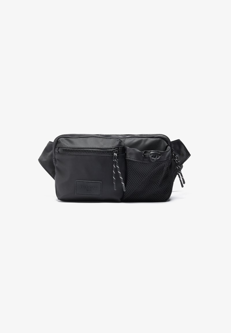 Borsetta a tracolla nera in nylon con un compartimento principale, tasca frontale con zip e tasca laterale in rete. Presenta tirazip a righe e una patch con il logo.