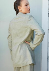Next TEXTURED PETITE - Blézer - khaki green