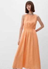 s.Oliver MIT CUT OUT - Sukienka letnia