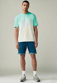 Next DIP DYE REGULAR FIT - Triko s potiskem - mint green