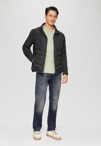 s.Oliver MIT CREW NECK UND LOGO - T-shirt basic - beige