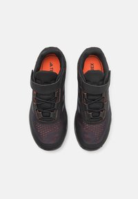 Adidas Terrex TERREX AGRAVIC FLOW UNISEX - Metsajooksu tossud - core black/grey six/impact orange