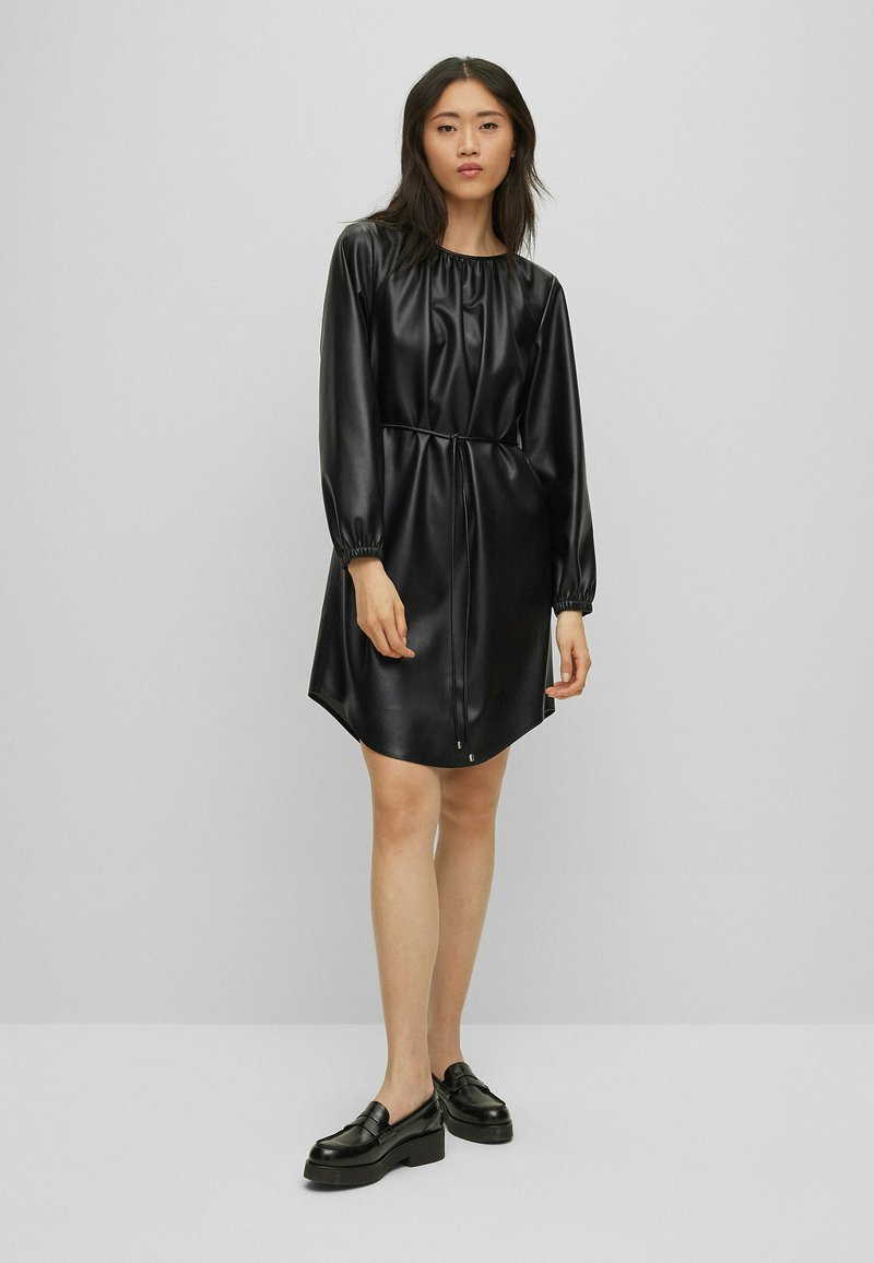 Damen Freizeitkleider | BOSS DEJALA Freizeitkleid black one/schwarz - FG23419 Damen Freizeitkleider | BOSS DEJALA Freizeitkleid black one/schwarz - FG23419