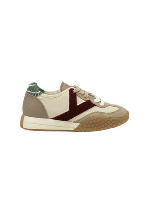 Sneaker beige con accenti marroni, in morbido suede sintetico texturizzato e con un tallone verde a motivo. Presenta una suola leggera con una texture a nido d'ape.