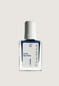 Smalto blu in una bottiglia di vetro trasparente con un tappo bianco. L'etichetta mostra "No No Nail Polish" e i dettagli del prodotto. Dimensioni: 11 mL.