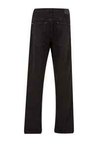 Jeans de mezclilla negra con un diseño de pierna recta, un diseño de cinco bolsillos y costuras visibles. La parte trasera cuenta con dos bolsillos de parche y un parche con el logotipo.