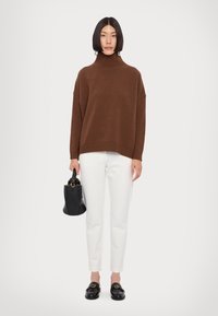 WEEKEND MaxMara BORGIA - Strikkegenser - cuoio