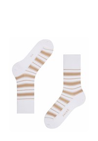 Weiße Socken mit beigen Streifen. Sie haben gerippte Bündchen und eine glatte Textur. Das Markenlogo 'FALKE' ist in Beige nahe dem Knöchel aufgedruckt.