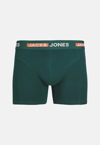 Donkergroene boxershorts met een brede tailleband waarop "JACK & JONES" in witte en oranje tekst is gedrukt. Zacht stof met een aansluitend ontwerp.