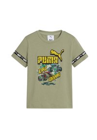 Olivgrünes Kinder-T-Shirt mit kurzen Ärmeln, mit dem Text "Puma Epic Crushing", zwei Monstertrucks, die Autos zerquetschen, sowie dem Puma-Logo auf der Brust und den Ärmeln.