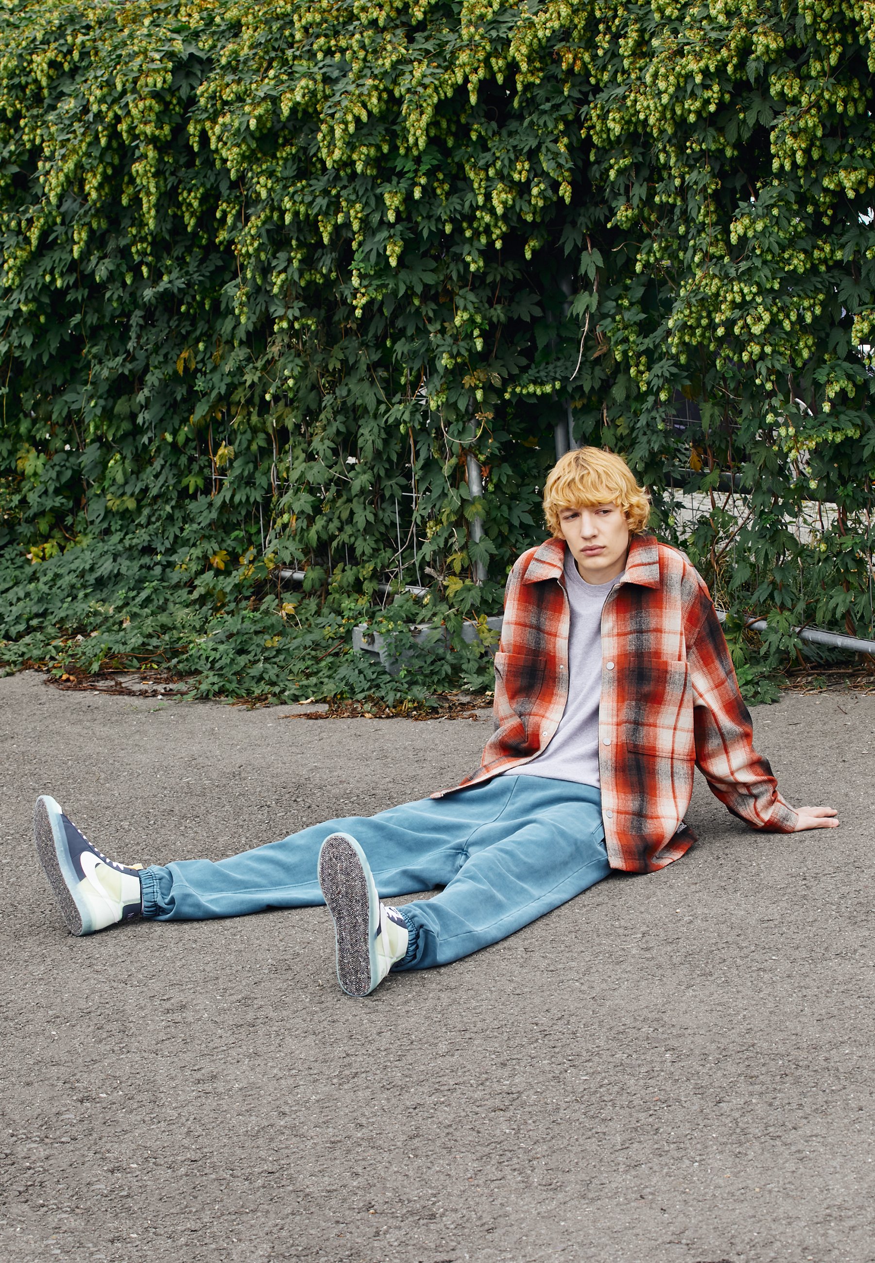 nike blazer navy white