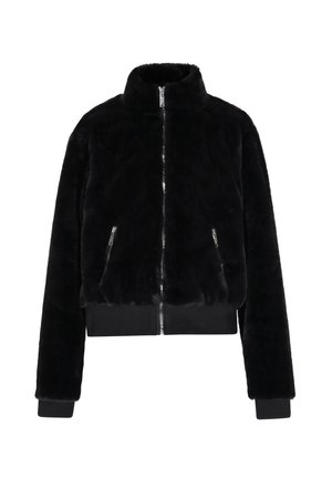 Giacca nera in pelliccia sintetica con colletto alto, chiusura a zip e polsini a coste. Presenta due tasche frontali zippate e un design cropped.