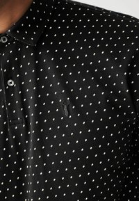 Next REGULAR FIT - Pikeepaita - black