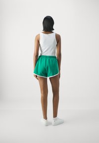 Tommy Jeans ARCHIVE GAMES - Shorts - green malachite