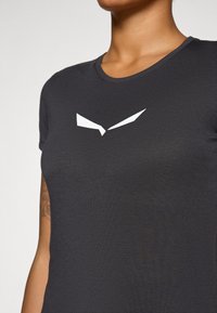 Salewa SOLID TEE - Sports T-shirt - black out
