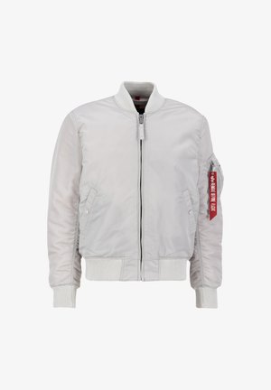 Witte bomberjack met ribgebreide manchetten en zoom, ritssluiting aan de voorkant, zijzakken en een ritszak op de mouw met een rode stoffen label.