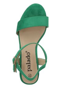 Sandalo verde in suede con un ampia fascia anteriore e una cinghia alla caviglia. Soletta beige con il nome del marchio "palado" stampato. Design con punta aperta.
