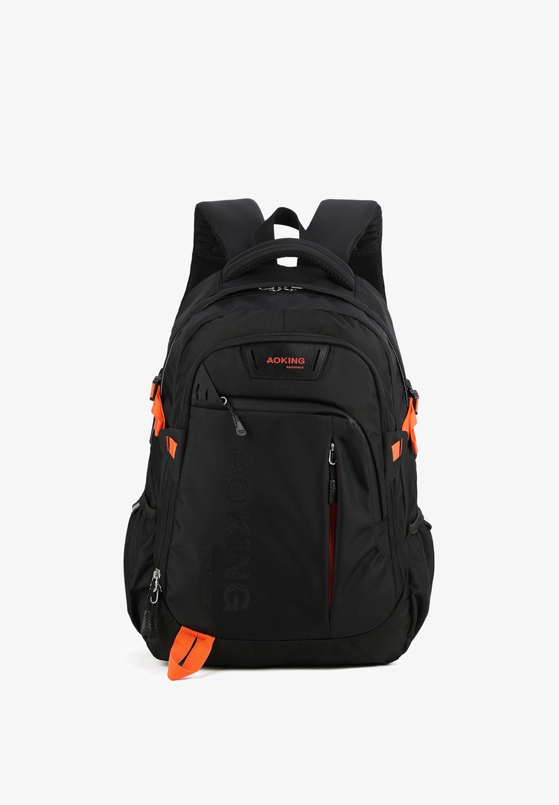 Zaino nero con accenti arancioni, realizzato in materiale resistente. Presenta diverse tasche con cerniera e spallacci imbottiti per il comfort.