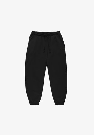 Czarne spodnie dresowe z elastyczną talią, sznurkiem, bocznymi kieszeniami i elastycznymi mankietami, ułożone płasko na białym tle.