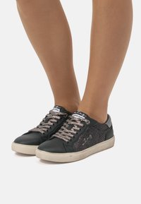 mtng DEPORTIVAS - Zapatillas - nero