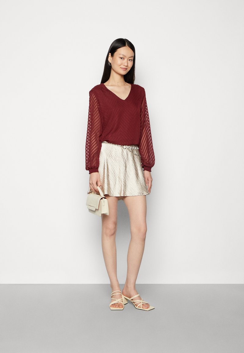 Damen T-Shirts | Vila VIMICHELLE V-NECK Langarmshirt tawny port/bordeaux - IS69418 Damen T-Shirts | Vila VIMICHELLE V-NECK Langarmshirt tawny port/bordeaux - IS69418