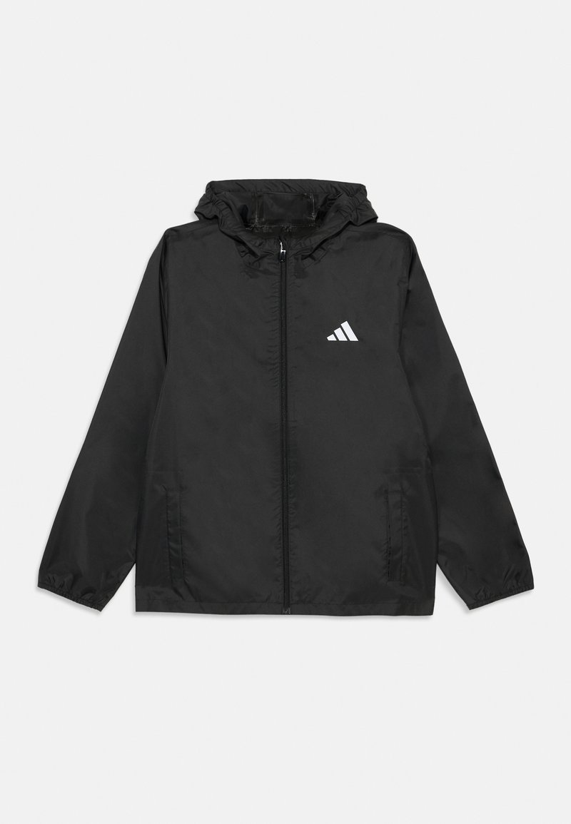 Veste coupe-vent noire avec capuche, dotée d'une fermeture éclair frontale complète et de poignets élastiques. Logo Adidas blanc notable sur la poitrine gauche.