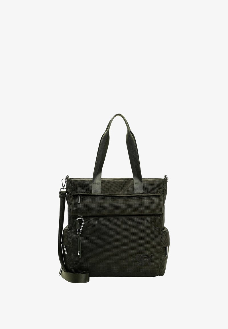 Olive-zielona torba nylonowa z podwójnymi uchwytami u góry i regulowanym paskiem. Posiada przednią kieszeń na zamek błyskawiczny oraz subtelne wytłoczone logo.