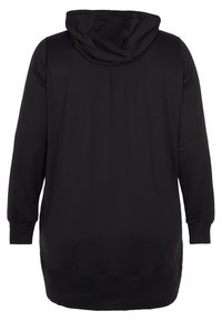 Hoodie noir avec une coupe décontractée, doté d'une capuche à cordon, de manches longues et de poignets côtelés. Texture lisse. Aucun motif ni accent visible.