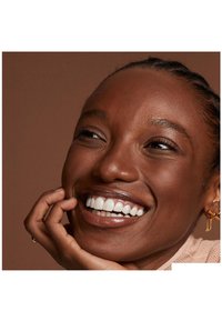 bareMinerals BAREPRO PRESSED 16H POWDER FOUNDATION - Foundation - light 27 neutral