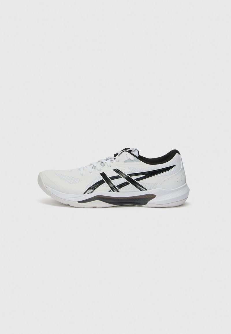 Sapatilhas brancas desportivas com upper em malha, riscas pretas em destaque, sola texturizada e um design curvado para suporte e conforto.