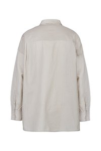 Lichtbeige lange mouw shirt gemaakt van zachte stof, met een kraag en knoopsluiting aan de manchetten, met een ontspannen pasvorm en minimale textuur.