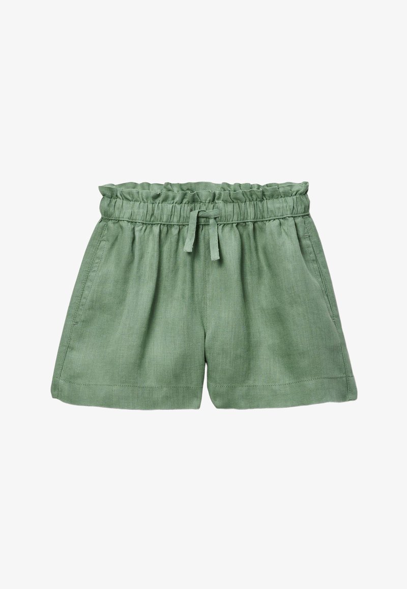 Short en lin vert avec taille élastiquée à volants et cordon, avec poches latérales et ourlets droits.