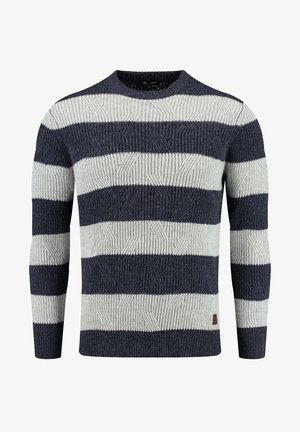 Gebreide trui met marineblauwe en grijze horizontale strepen, met een textuurpatroon en een ronde halslijn. Bruin leren logo-accent aan de onderkant.