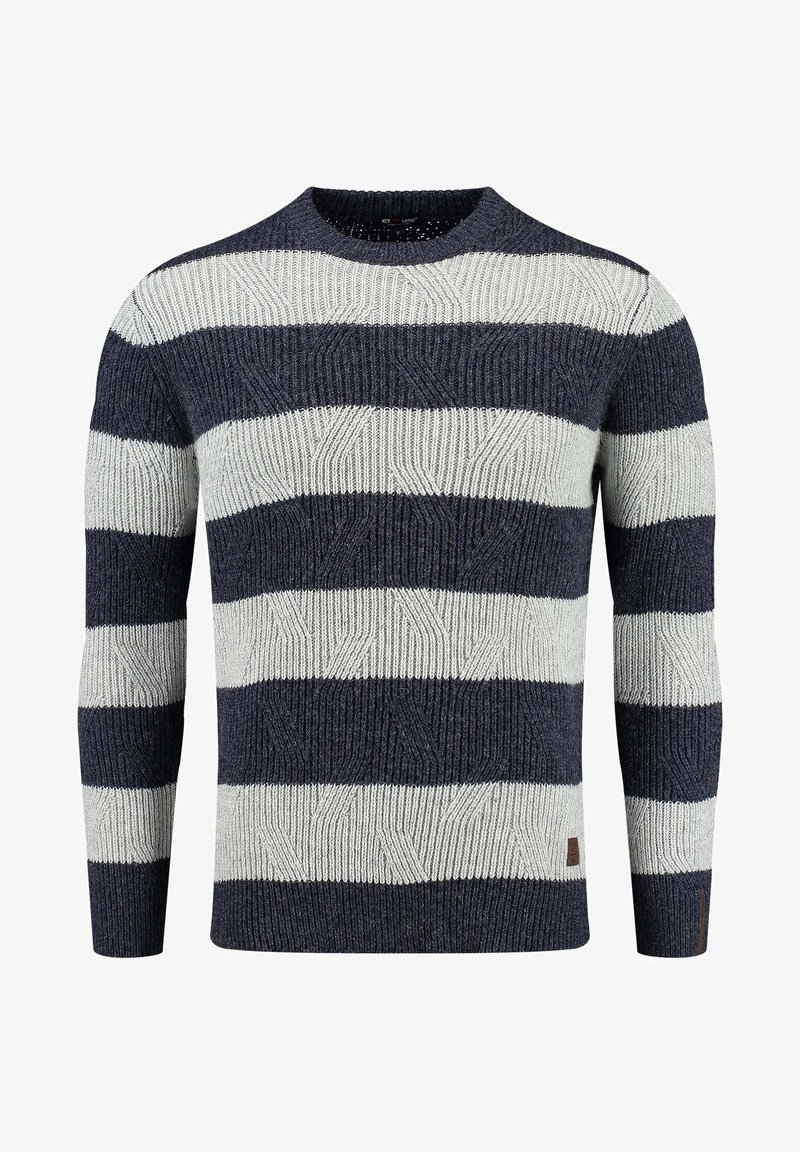 Gestrickter Pullover mit navyblauen und grauen horizontalen Streifen, ausgestattet mit einem strukturierten Muster und einem Rundhalsausschnitt. Braunem Lederlogo-Akzent am Saum.