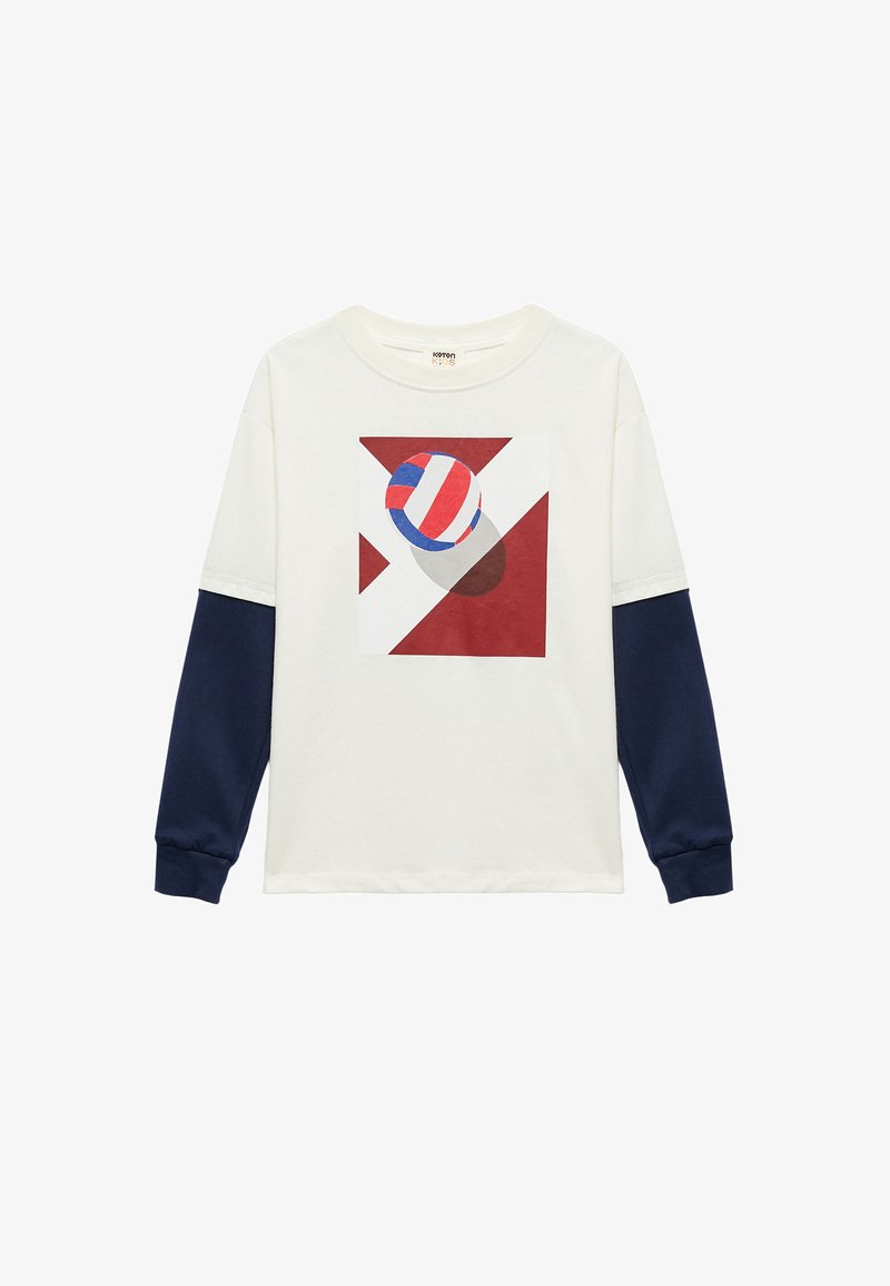 Weißes Langarm-T-Shirt mit dunkelblauen Ärmeln, das auf der Vorderseite einen bunten geometrischen Druck eines Balls in Rot, Blau und Weiß zeigt.