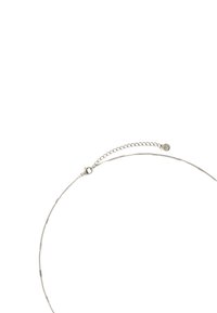 Srebrny naszyjnik łańcuszkowy o delikatnej, cienkiej teksturze. Posiada zapięcie typu lobster oraz przedłużany łańcuch dla regulowanej długości.