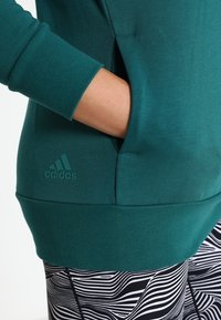 adidas Performance Jersey con capucha - dark green