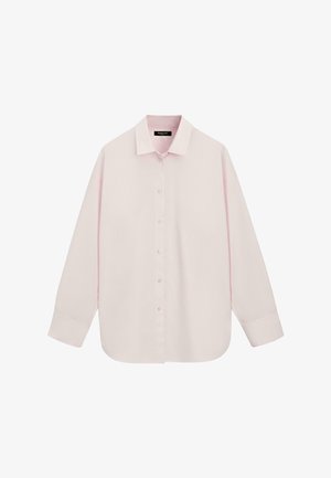 Hellrosa langärmliges Hemd mit Knöpfen, Kragen und Manschetten, flach auf weißem Hintergrund dargestellt.